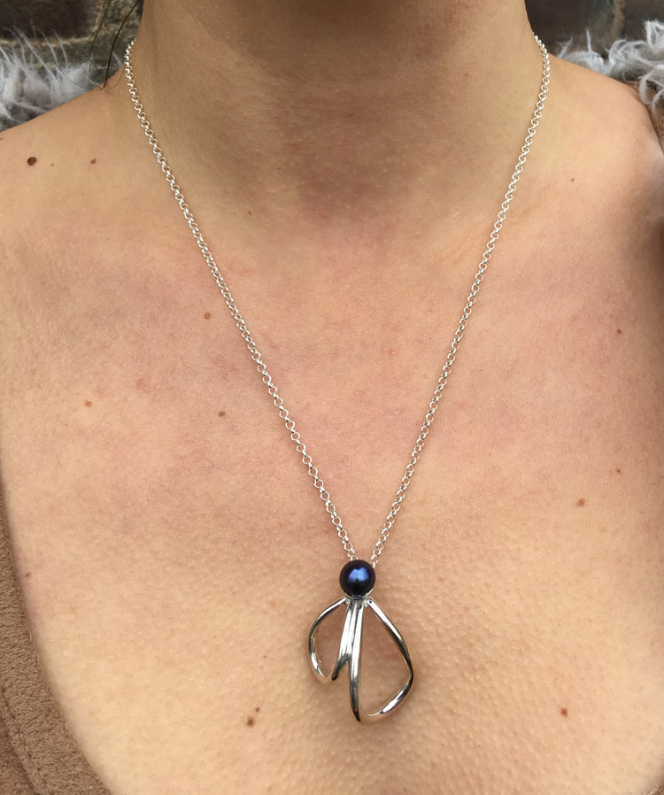 Petal and Pearl Silver Necklace (peacock pearl)