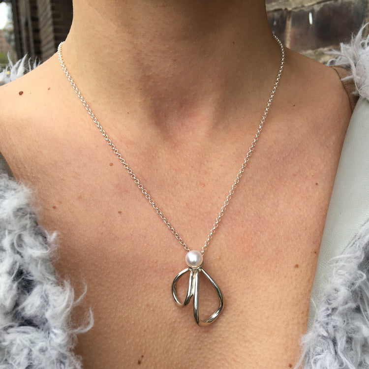 Petal and Pearl Silver Necklace (white pearl)
